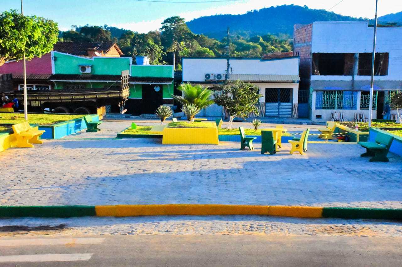 Camacã: Projeto Cidade Limpa é Mais Bonita revitaliza a Praça da Matriz em São João do Panelinha